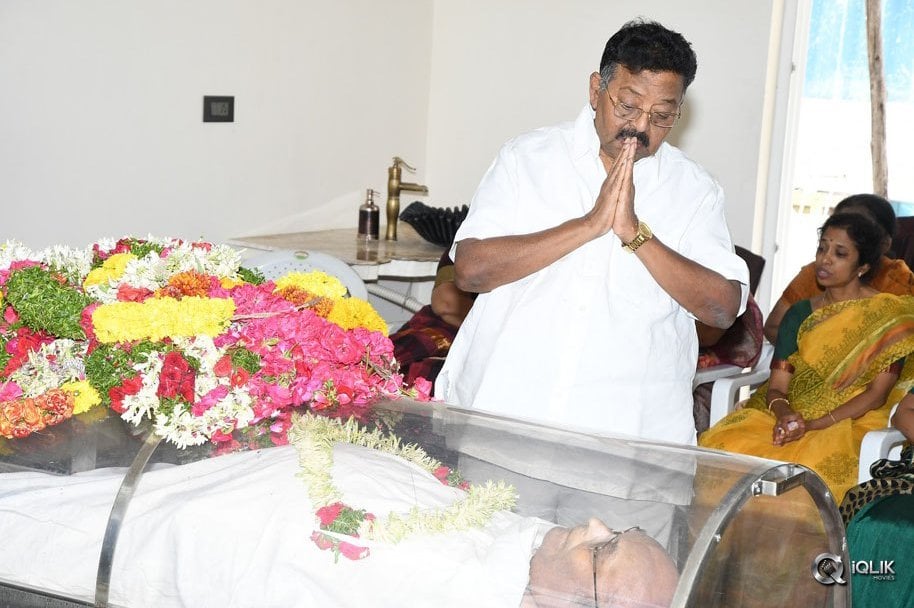 Celebs-Pay-Condolences-to-C-Narayana-Reddy